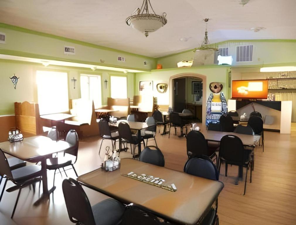デイズ イン バイ ウィンダム ウェスト ブランチ アイオワ シティ エリア West Branch エクステリア 写真