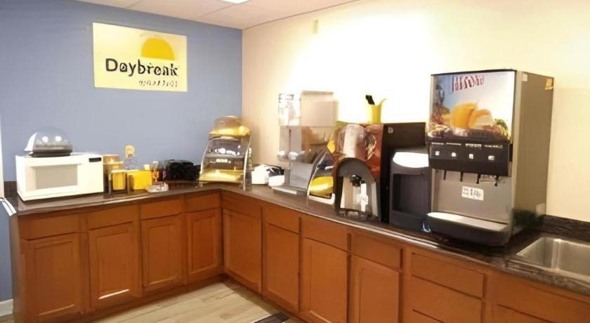 デイズ イン バイ ウィンダム ウェスト ブランチ アイオワ シティ エリア West Branch エクステリア 写真